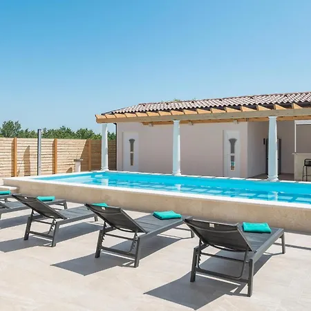 Luxurious In Buje